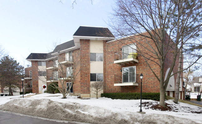 1710 S Arlington Heights Rd in Arlington Heights, IL - Foto de edificio - Building Photo