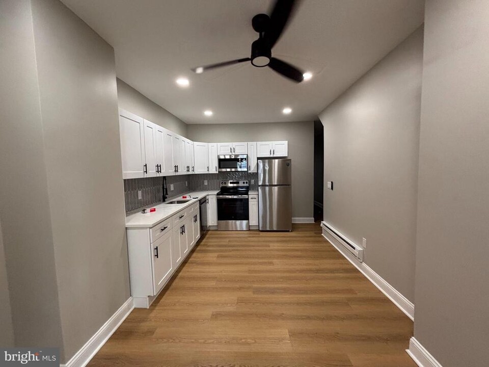 6344 Reedland St in Philadelphia, PA - Building Photo