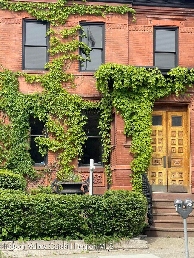 420 Warren St in Hudson, NY - Building Photo - Building Photo