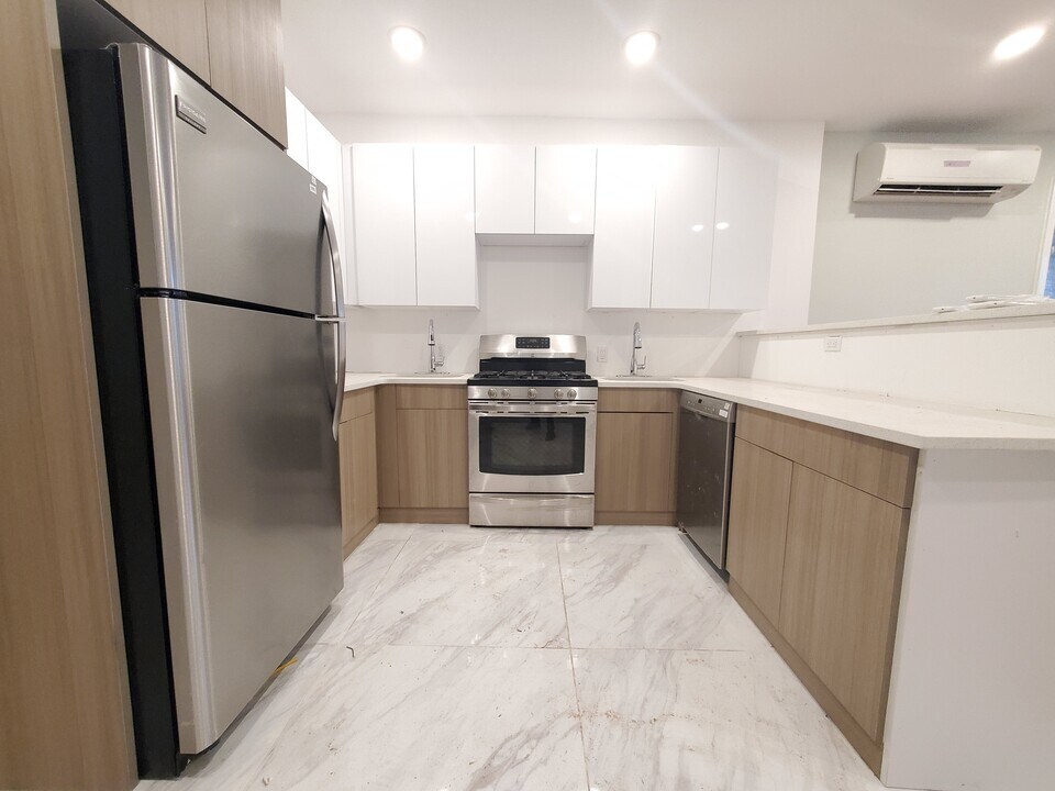 15 Grant Ave, Unit 2 in Jersey City, NJ - Building Photo
