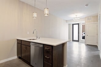 756 NE Jackson St, Unit 102 in Minneapolis, MN - Foto de edificio - Building Photo