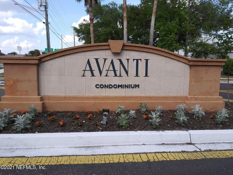 3591 Kernan Blvd S, Unit 423 in Jacksonville, FL - Building Photo