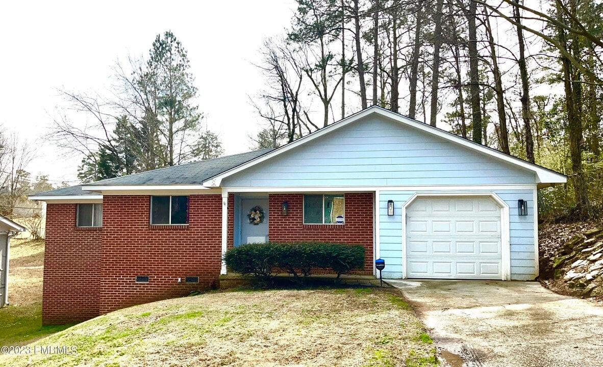 2113 Valleyview Dr in Meridian, MS - Building Photo