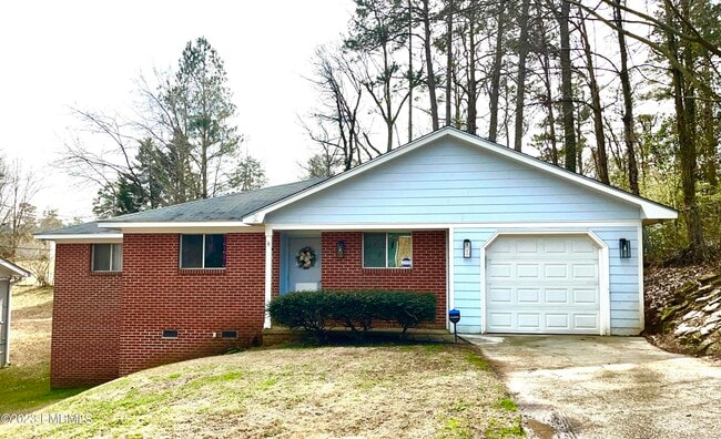 property at 2113 Valleyview Dr