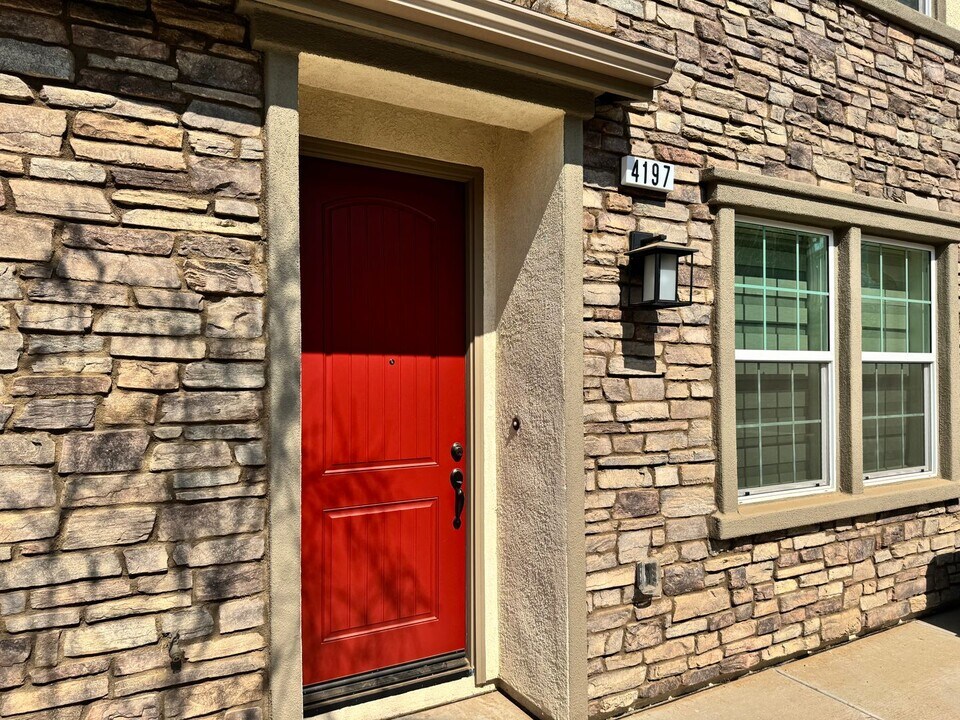 4197 E Carmel Privado in Ontario, CA - Building Photo