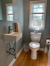 1198 Croyden Rd in Lyndhurst, OH - Foto de edificio - Building Photo