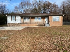 102 Sanders Store Rd in Milan, TN - Building Photo