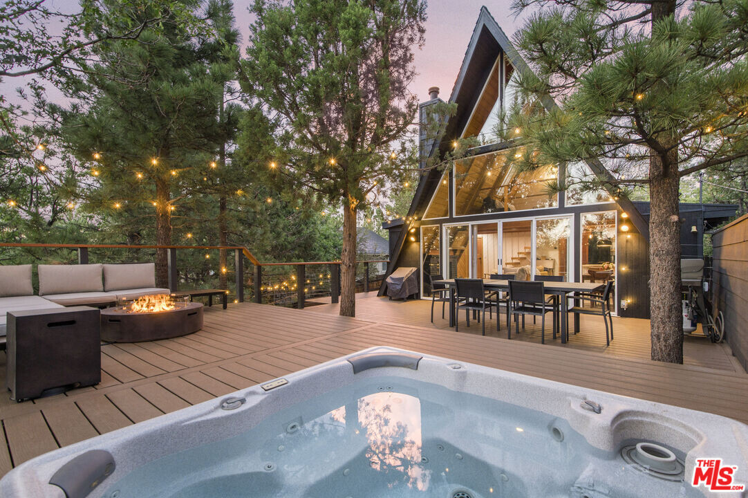 587 Villa Grove Ave in Big Bear, CA - Building Photo