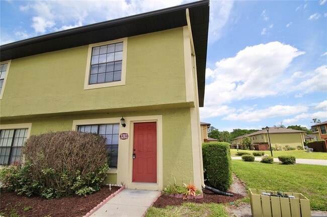 3283 Oak Lake Pl