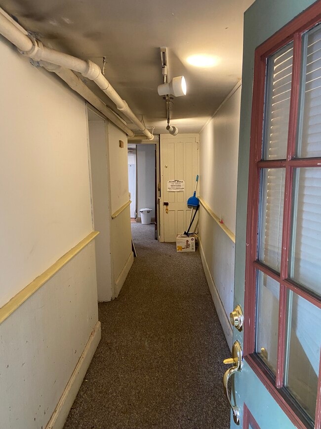 242 Hudson Ave, Unit Garden