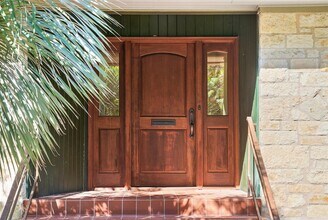 712 Brownlee Cir in Austin, TX - Building Photo - Building Photo