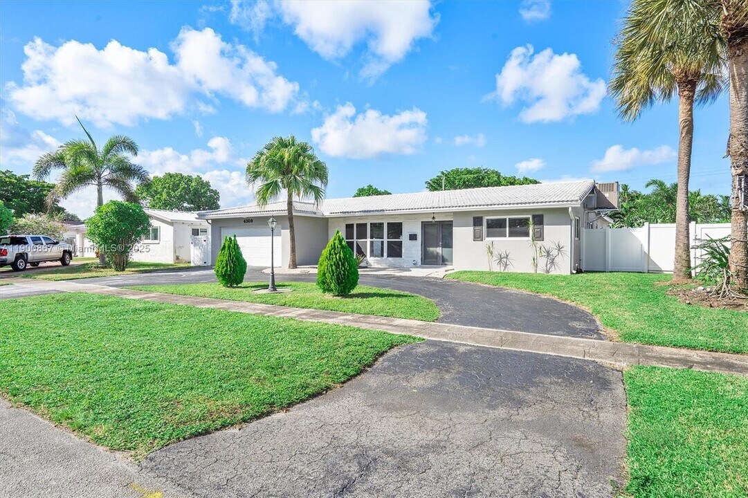 4309 Jackson St in Hollywood, FL - Building Photo
