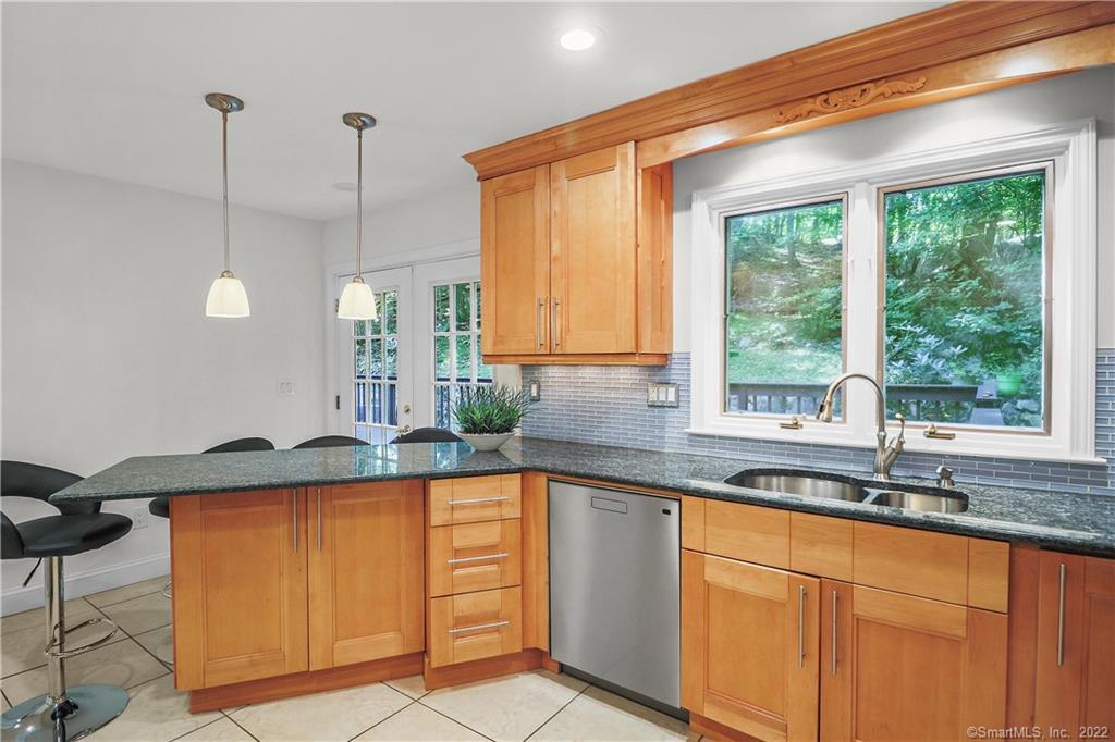 35 Jordan Ln in Stamford, CT - Building Photo