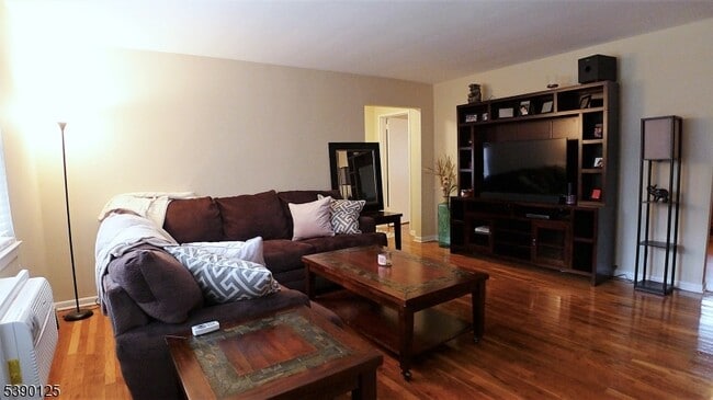 199 N Beverwyck Rd in Parsippany Troy Hills, NJ - Building Photo - Building Photo