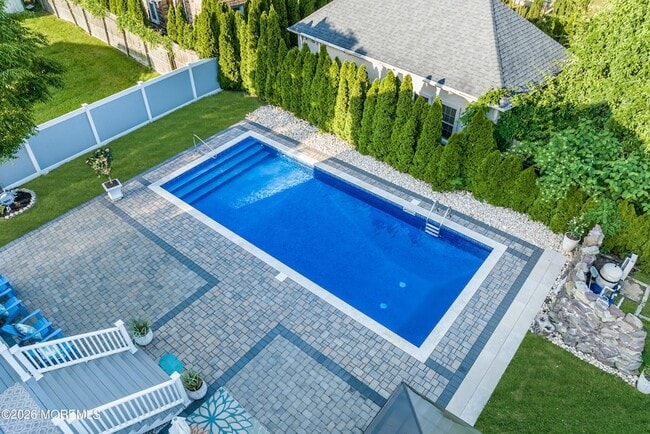 243 Overbrook Ave in Ocean Township, NJ - Foto de edificio - Building Photo