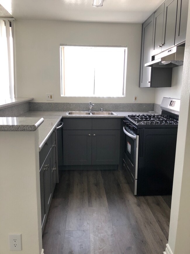 171 Virgil S Ave, Unit 305 in Los Angeles, CA - Building Photo - Building Photo