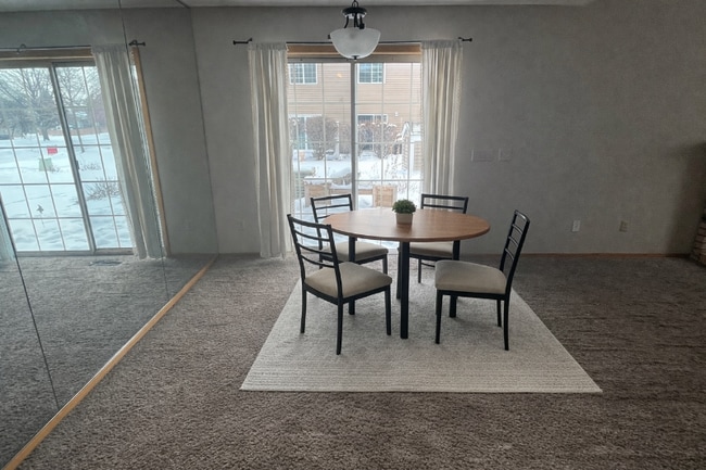 9902 Fillmore St NE in Blaine, MN - Foto de edificio - Building Photo