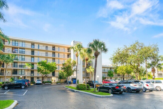 15 Royal Palm Way in Boca Raton, FL - Building Photo - Building Photo