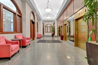 200 N Dearborn St in Chicago, IL - Building Photo - Building Photo