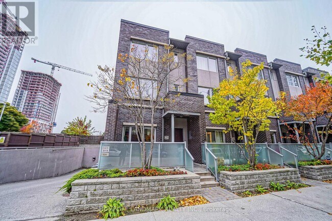 315 Village Green Square in Toronto, ON - Building Photo - Building Photo