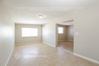 3221 E Captain Dreyfus Ave in Phoenix, AZ - Foto de edificio - Building Photo