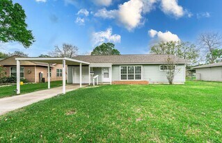 2433 S Austin Ave in Pearland, TX - Building Photo