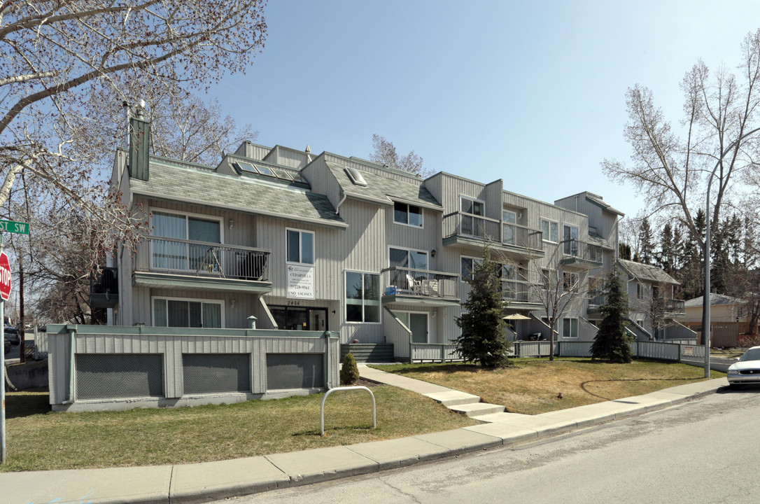 Cedarvilla Apartments in Calgary, AB - Building Photo