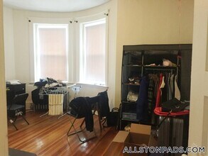 1375 Commonwealth Ave, Unit 11 in Boston, MA - Building Photo - Building Photo