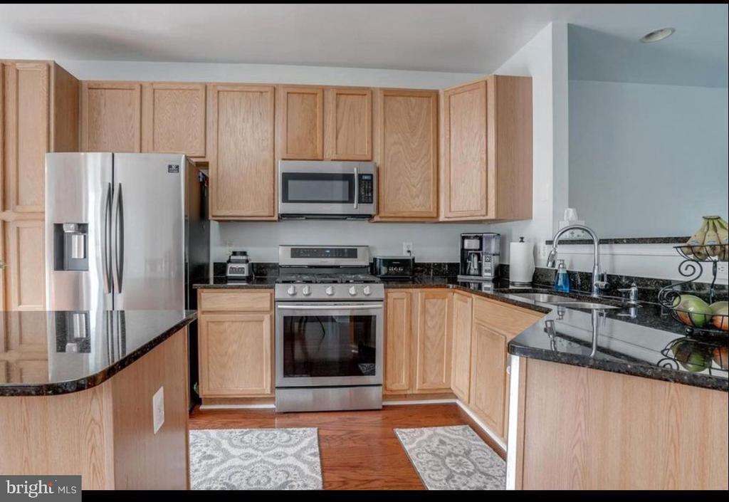 12878 Wishing Well Way in Linton Hall, VA - Building Photo