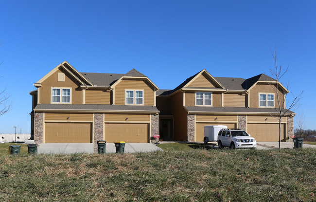 Townhomes at the Reserve in Lenexa, KS - Building Photo - Building Photo