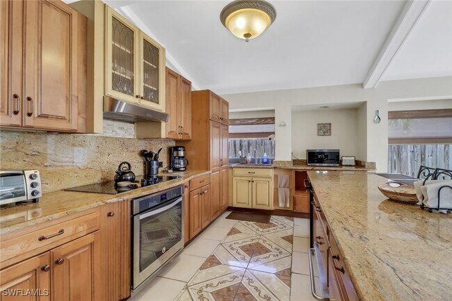 1337 N Collier Blvd in Marco Island, FL - Foto de edificio - Building Photo