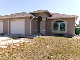 2821 Santa Barbara Blvd in Cape Coral, FL - Building Photo