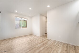 8917 W Pebble Rd in Las Vegas, NV - Building Photo - Building Photo