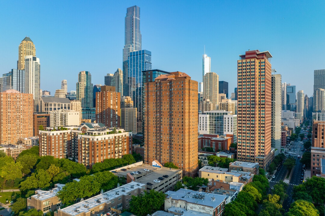 100 West Chestnut Apartments in Chicago, IL - Foto de edificio