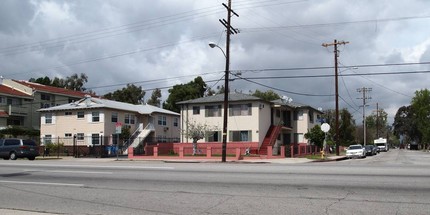 13805 Victory Blvd in Van Nuys, CA - Building Photo - Building Photo