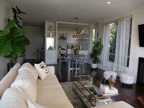 8960 Cynthia St, Unit 111 in West Hollywood, CA - Building Photo - Building Photo