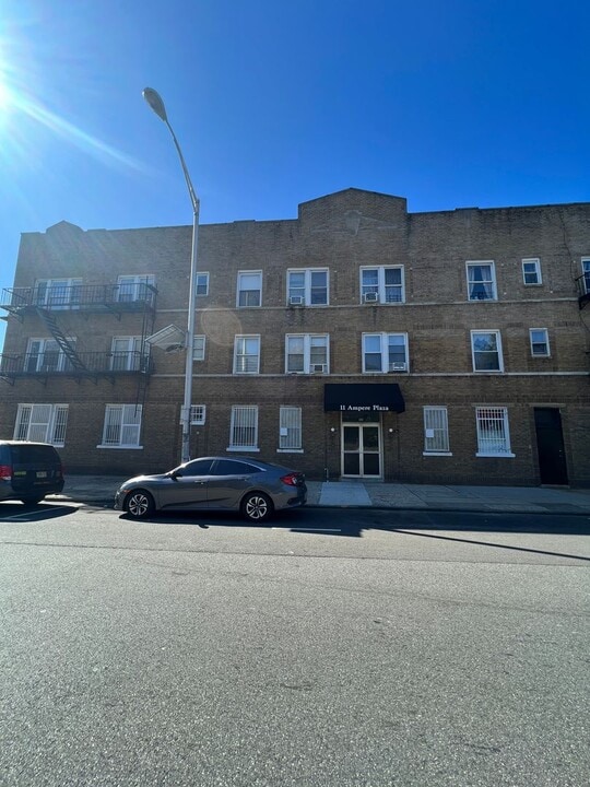 11 Ampere Plaza in East Orange, NJ - Building Photo
