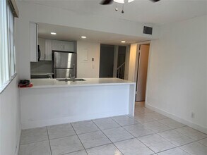 8031 Lagos De Campo Blvd in Tamarac, FL - Building Photo - Building Photo