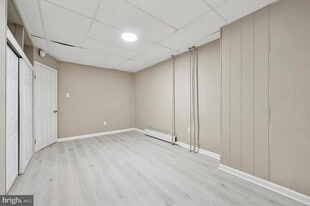 2110 Orthodox St in Philadelphia, PA - Building Photo