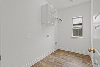 1921 Creek Ridge St in Seguin, TX - Building Photo - Building Photo