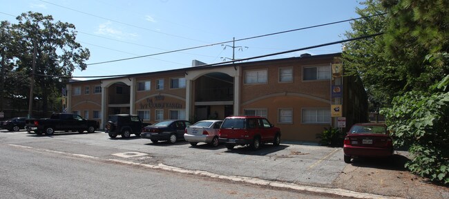 The Ivy Courtyard in Baton Rouge, LA - Building Photo - Building Photo