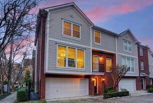 1015 Eberhard St in Houston, TX - Building Photo