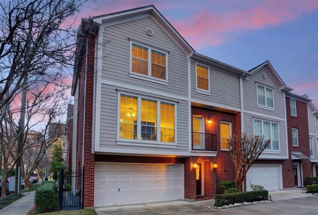 1015 Eberhard St in Houston, TX - Building Photo