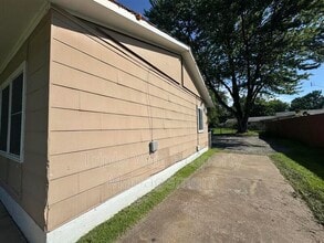 915 Mullanphy Ln in Florissant, MO - Building Photo - Building Photo