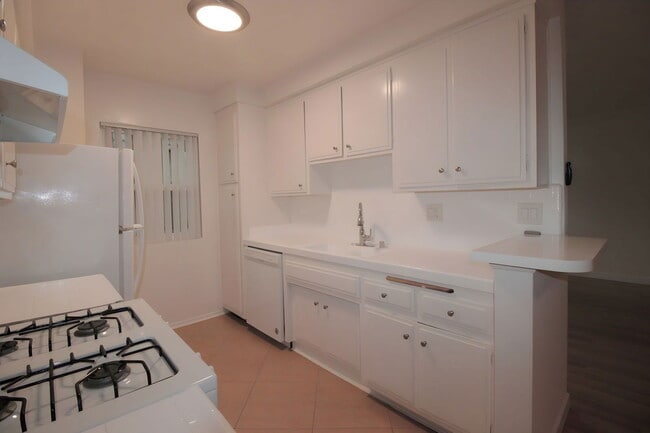 1432 N Fairfax Ave in Los Angeles, CA - Building Photo - Building Photo