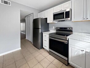 2498 Hidden Cove Ct in Gainesville, GA - Building Photo - Building Photo