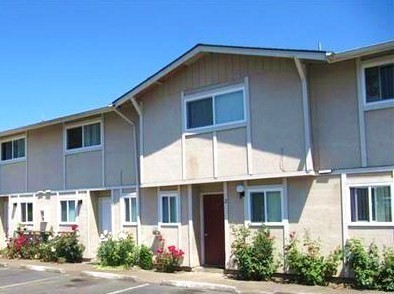 Country Pines Townhomes in McMinnville, OR - Building Photo - Building Photo