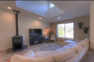 3430 N Rdg Dr in Klamath Falls, OR - Foto de edificio - Building Photo