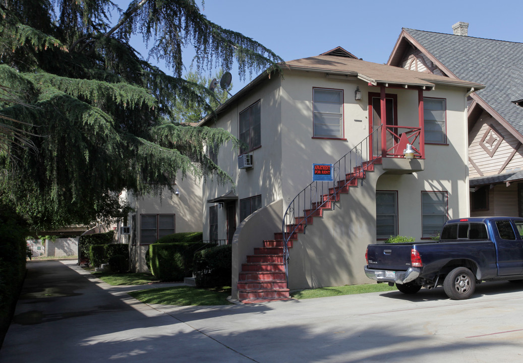 4480 University Ave in Riverside, CA - Foto de edificio