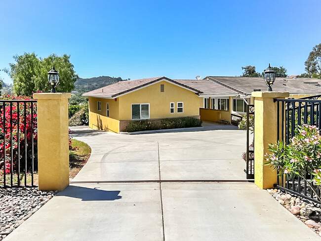 13854 Northcrest Ln in Poway, CA - Building Photo - Building Photo